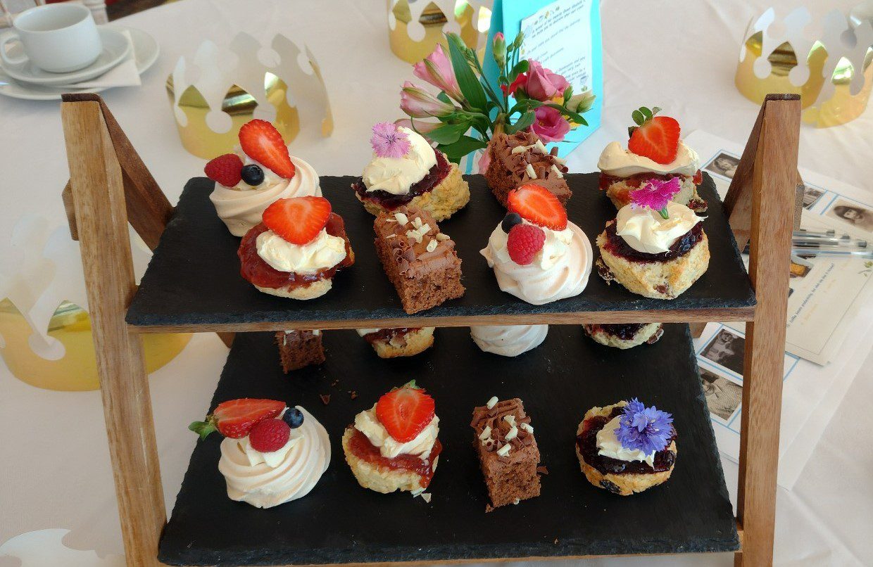 Cake stand with cream and strawberries